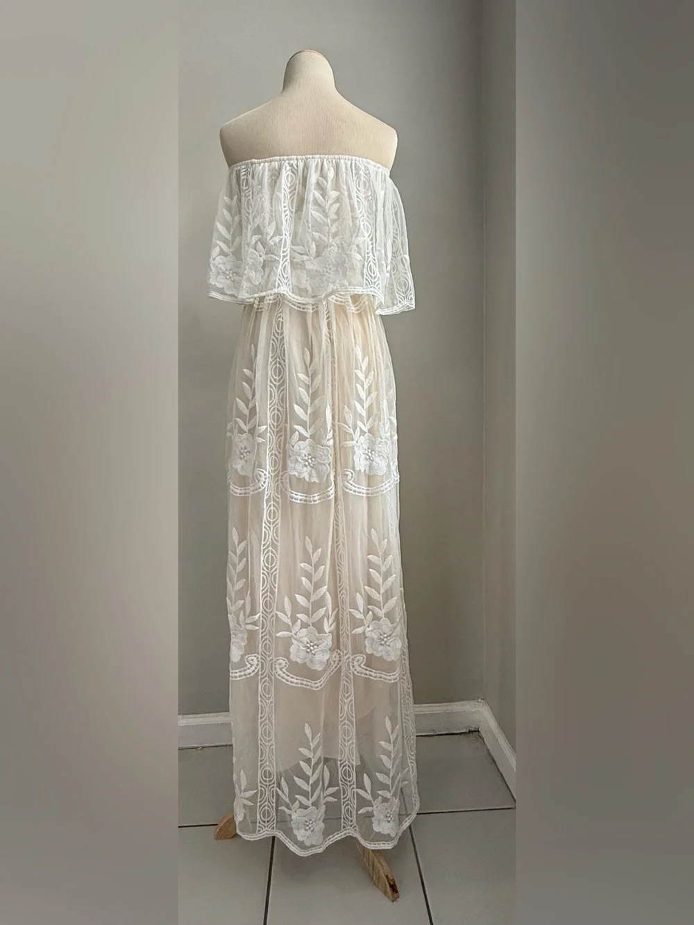 Baltic born off shoulder maxi dress. Size small. Color white/off white - Picture 3 of 7